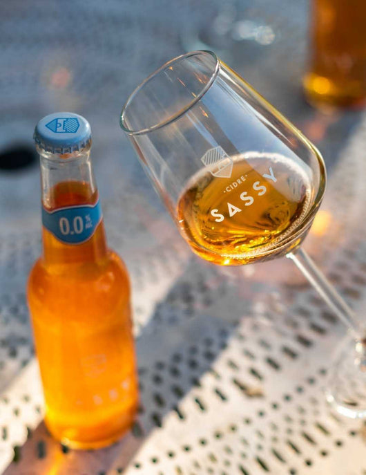 Sidro biologico Maison Sassy senza alcol 0,0% Sanzalc, cantina analcolica per adulti disinibiti