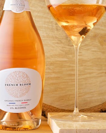 Effervescente French Bloom rosé 0,0% senza alcool Sanzalc, cantina analcolica per adulti disinibiti