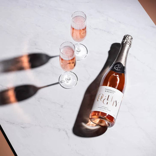 Spumante Noughty rosé 0,0% senza alcool Sanzalc, cantina analcolica per adulti disinibiti