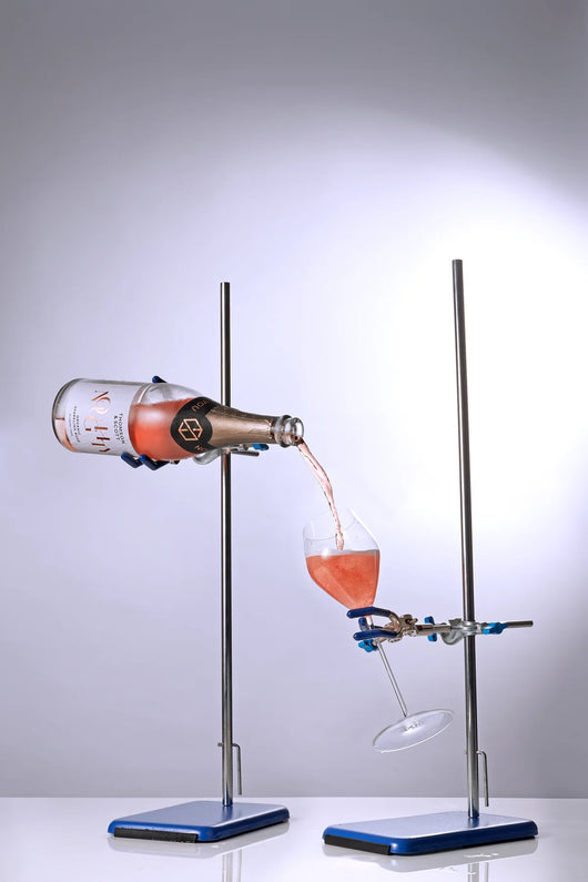 Spumante Noughty rosé 0,0% senza alcool Sanzalc, cantina analcolica per adulti disinibiti