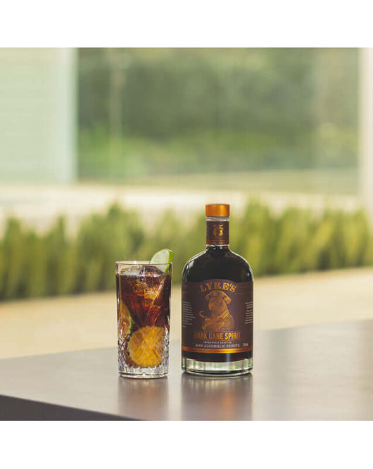 Liquore di Lyre's Dark Cane 0% senza alcool Sanzalc, cantina analcolica per adulti disinibiti