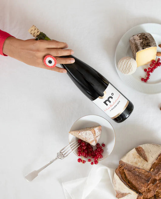 Vino rosso Merlot-Tannat senza alcool 0,5% - La Cuvée rivoluzionaria di Moderato Sanzalc, cantina analcolica per adulti disinibiti